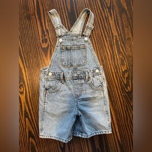 Old Navy shorts overalls. Size 4T. Never worn.